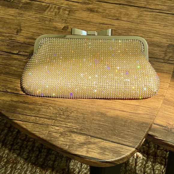 Handbags - 💐NWT Sparkling Gold Ribbon Rhinestone Clutch